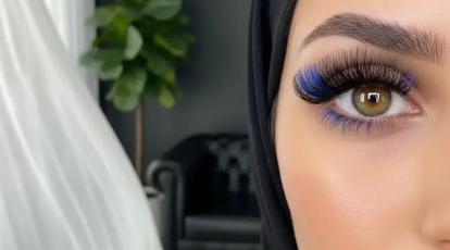 اکستنشن مژه رنگی (بنفش و آبی) ترند فانتزی و خاص (مرکز اکستنشن مژه رنگی در مشهد)