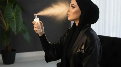 چگونه میکاپ ماندگار داشته باشیم؟ ۵ راز طلایی تثبیت آرایش در بهترین مرکز میکاپ مشهد