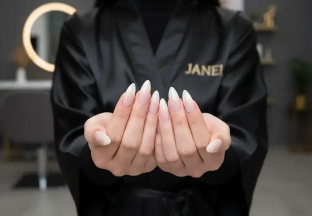 ناخن شما بعد از کاشت می‌شکند؟ (راز Apex و C-Curve در یک کاشت بی‌نقص)