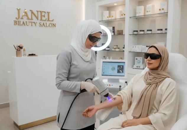 لیزر یا ریموور؟ کدام روش برای پاک کردن تاتو بهتر است؟ (راهنمای جامع ۱۴۰۴ + مشاوره رایگان)