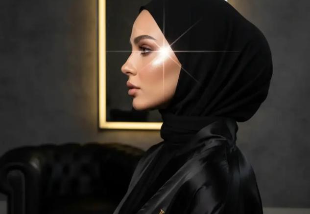 هایلایتر مایع یا پودری؟ راهنمای انتخاب برای پوست چرب و خشک + تکنیک لایه‌گذاری ۳ بعدی