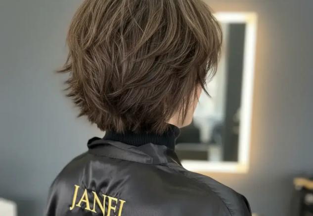 مدل موی «شگ» (Shag Cut) مدرن بازگشت جسورانه ترند دهه ۷۰ در سال ۲۰۲۵